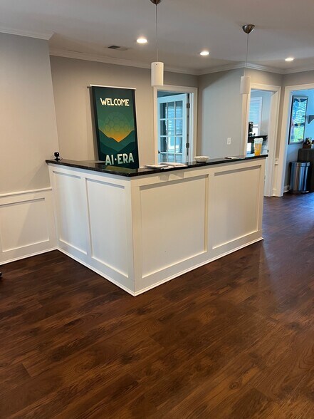 More Photos Of 437 Naubuc Ave, Glastonbury Office For Sale