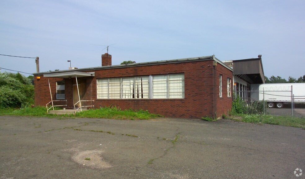 More Photos Of 56 Carlson Rd, Orange Truck Terminal For Sale