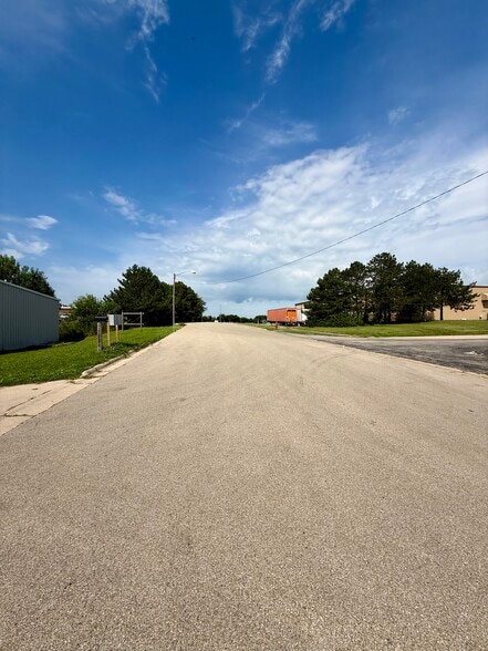 More Photos Of 1805 Industrial Park Dr, Normal Light Distribution For Lease