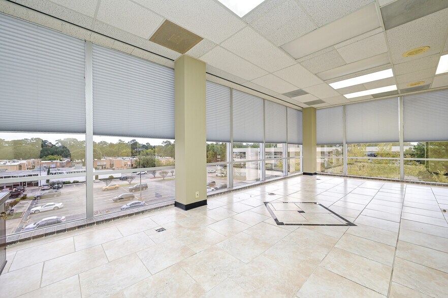 More Photos Of 5625 Cypress Creek Pky, Houston Office For Sale