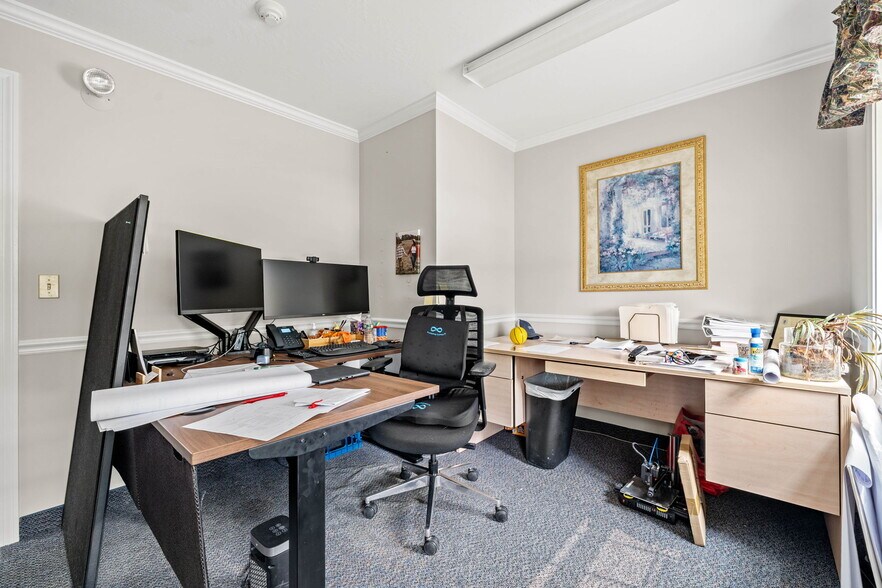 More Photos Of 15 Garden Rd, Plaistow Office For Sale