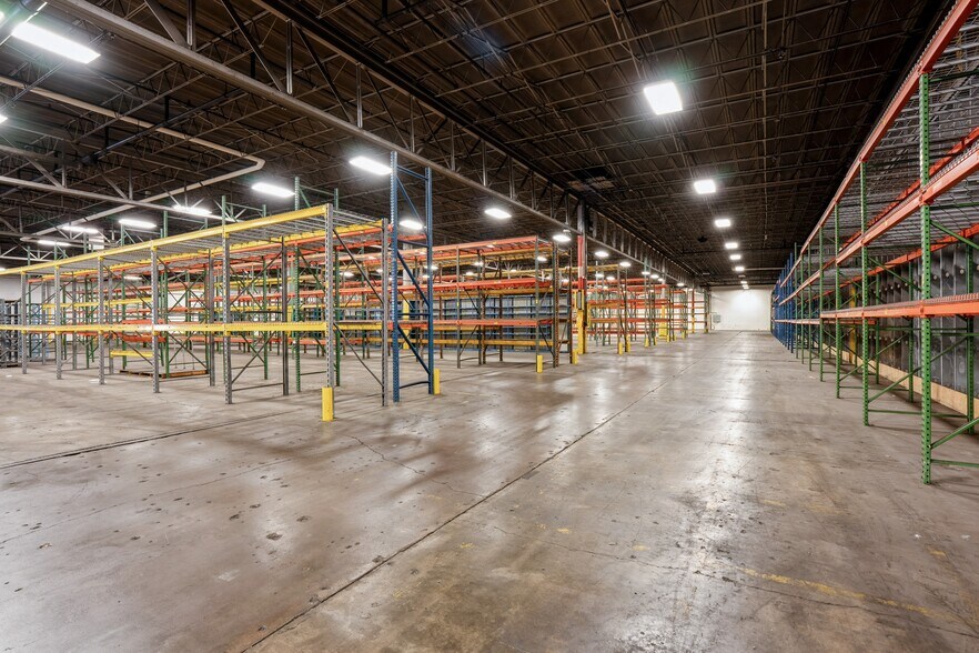 More Photos Of 2301 Fleur Dr, Des Moines Warehouse For Lease