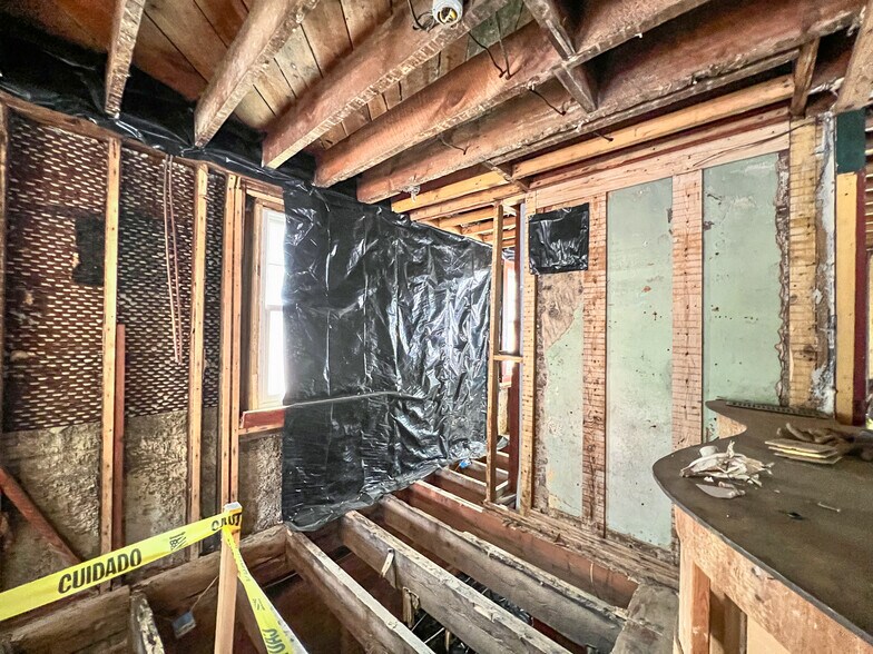 More Photos Of 1 Swan St, Asheville Freestanding For Sale