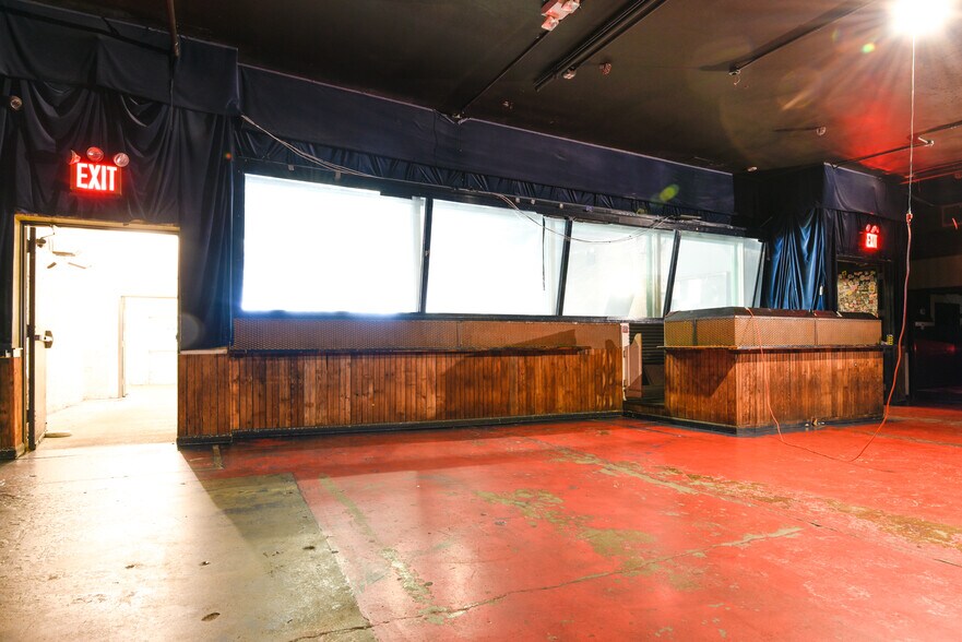 More Photos Of 361 Metropolitan Ave, Brooklyn General Retail For Lease
