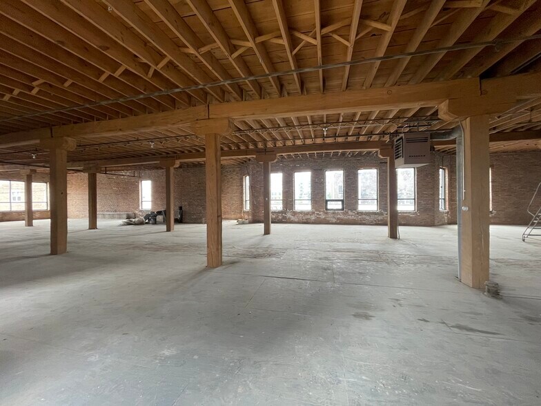 More Photos Of 1026 W Van Buren St, Chicago Loft Creative Space For Sale