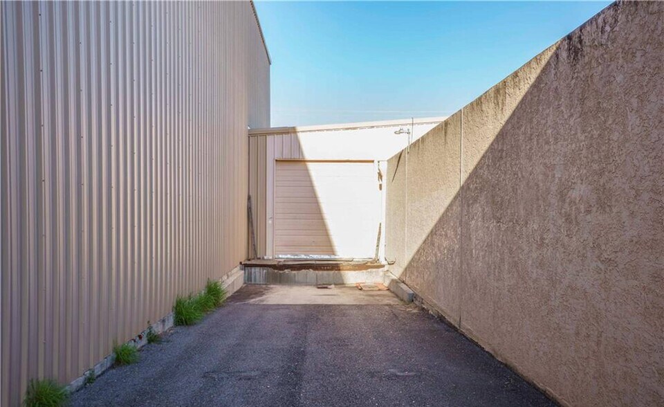 More Photos Of 2504 W Interstate Highway 2, Mission Flex For Lease