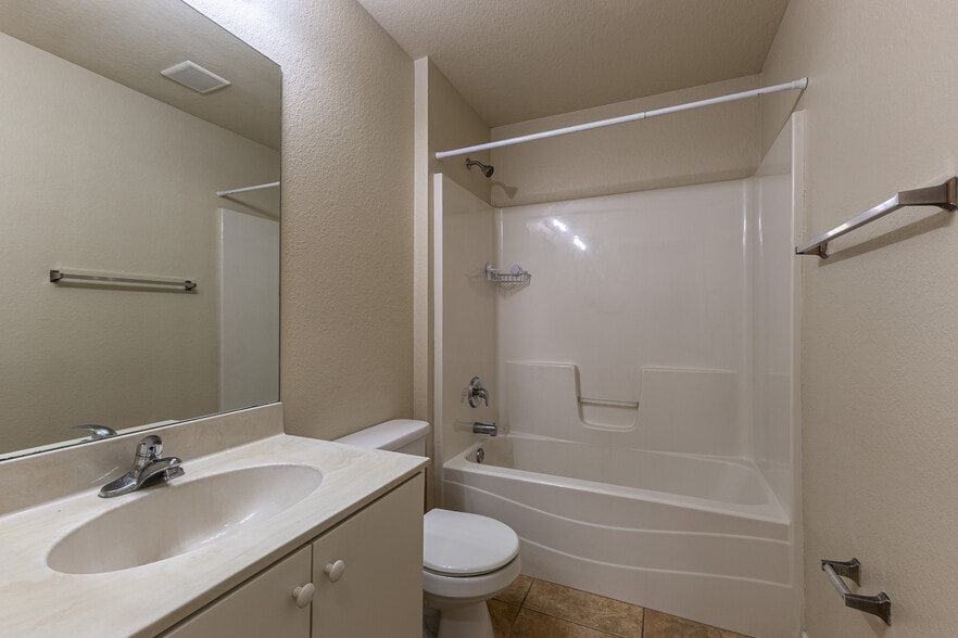 More Photos Of 1328 SE 8th Ave, Cape Coral Multifamily For Sale