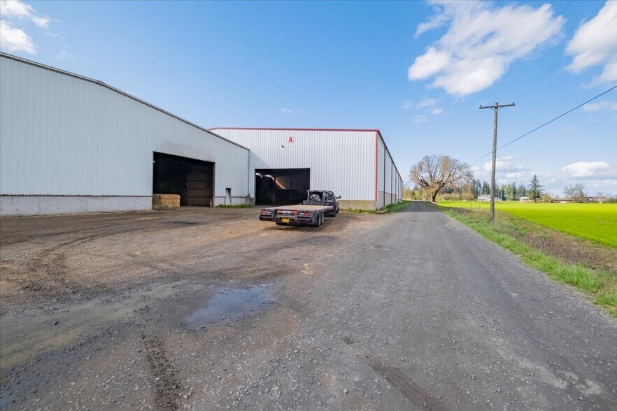 More Photos Of 6011 Grinde Ln NE, Silverton Flex For Lease