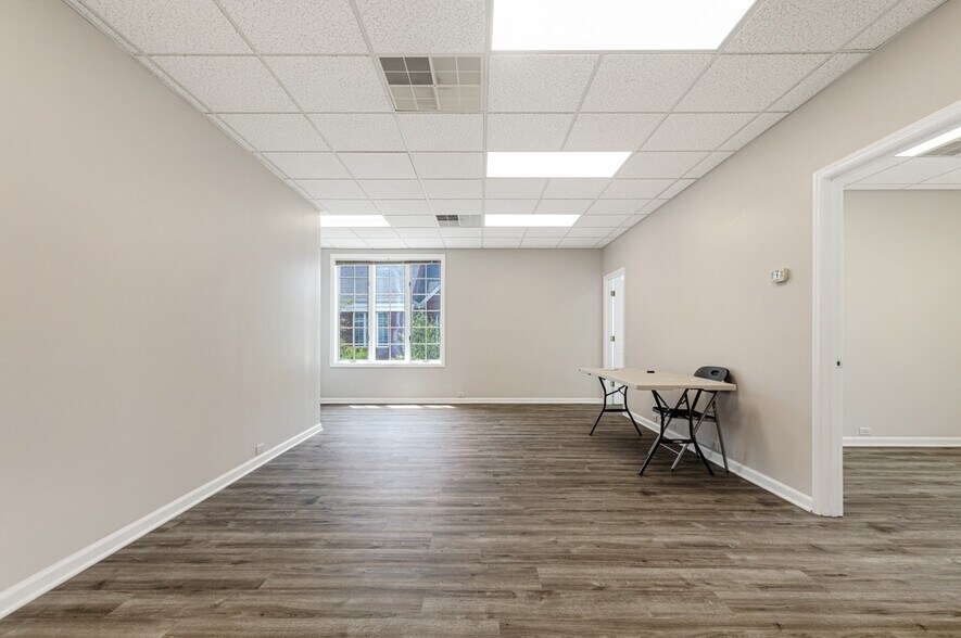 More Photos Of 821-824 Courtyard Dr, Hillsborough Office For Lease