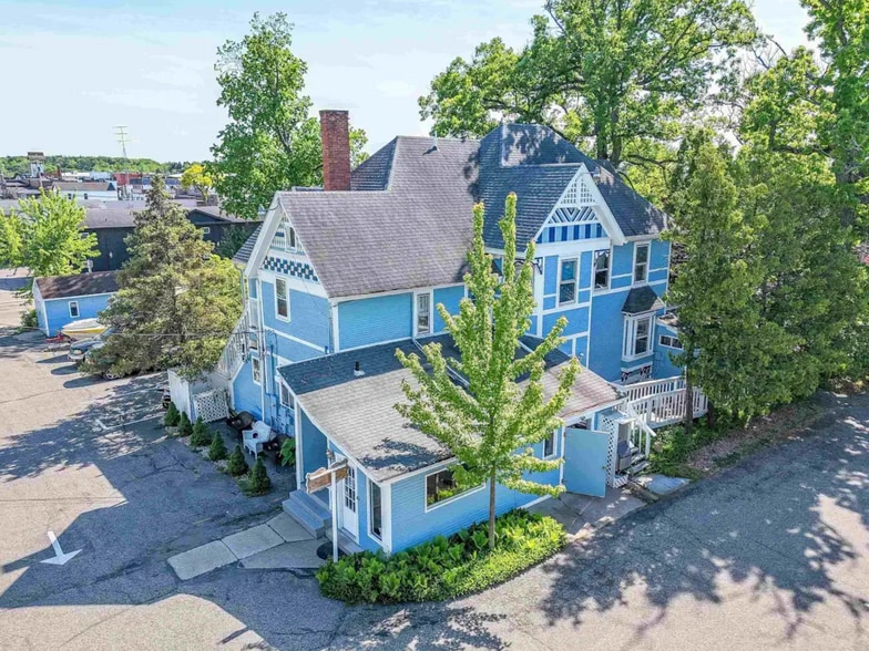 More Photos Of 211 Wisconsin Ave, Wisconsin Dells Hotel For Sale