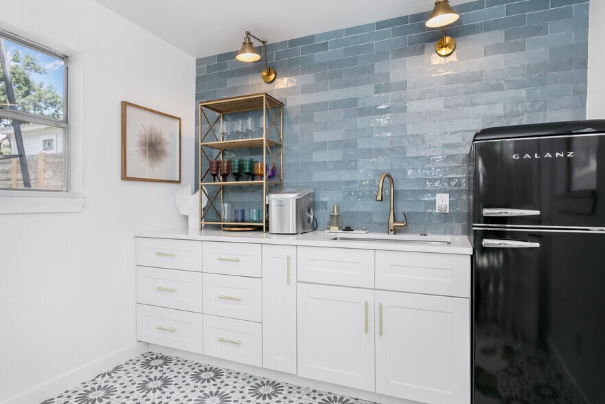 More Photos Of 508 N Orange St, Fredericksburg Specialty For Sale