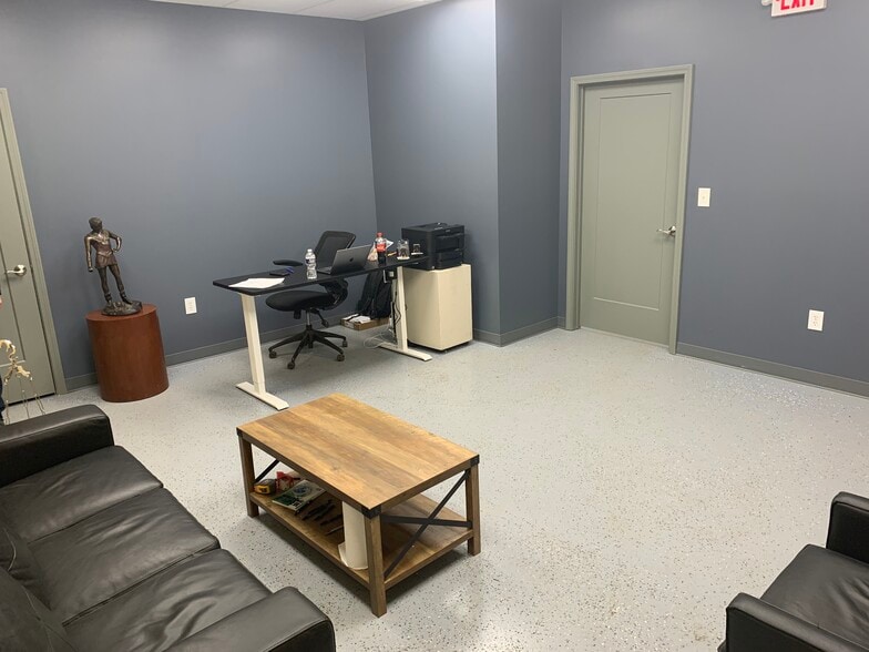 More Photos Of 4255 Roosevelt Hwy, Atlanta Manufacturing For Lease