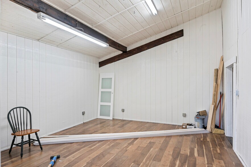 More Photos Of 20704 Ashburn Rd, Ashburn Unknown For Lease