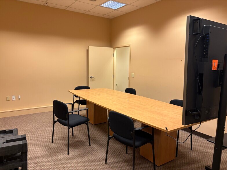 More Photos Of 25 Ross St, Wharton Warehouse For Lease