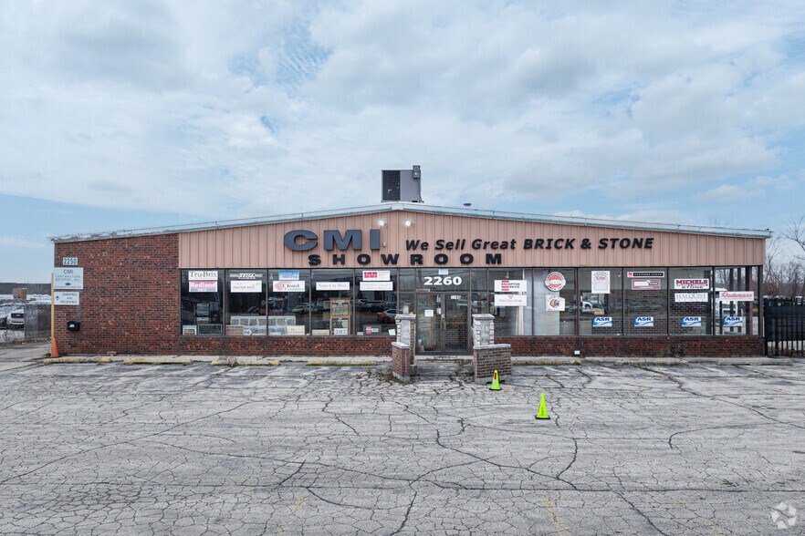 More Photos Of 2234-2296 N Rand Rd, Palatine Warehouse For Sale