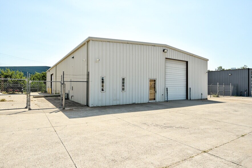 Primary Photo Of 412 Glade Ave, Oklahoma City Manufacturing For Lease