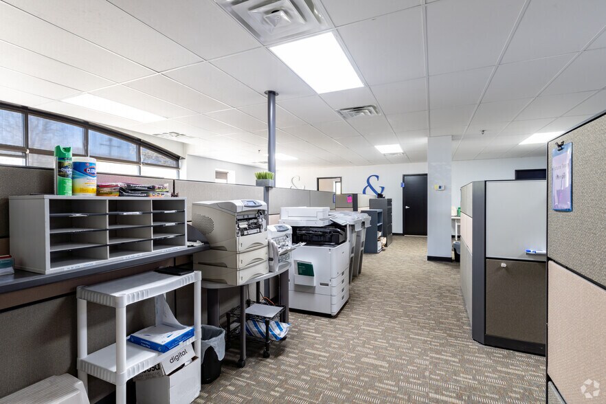 More Photos Of 251 Diversion St, Rochester Office For Sale