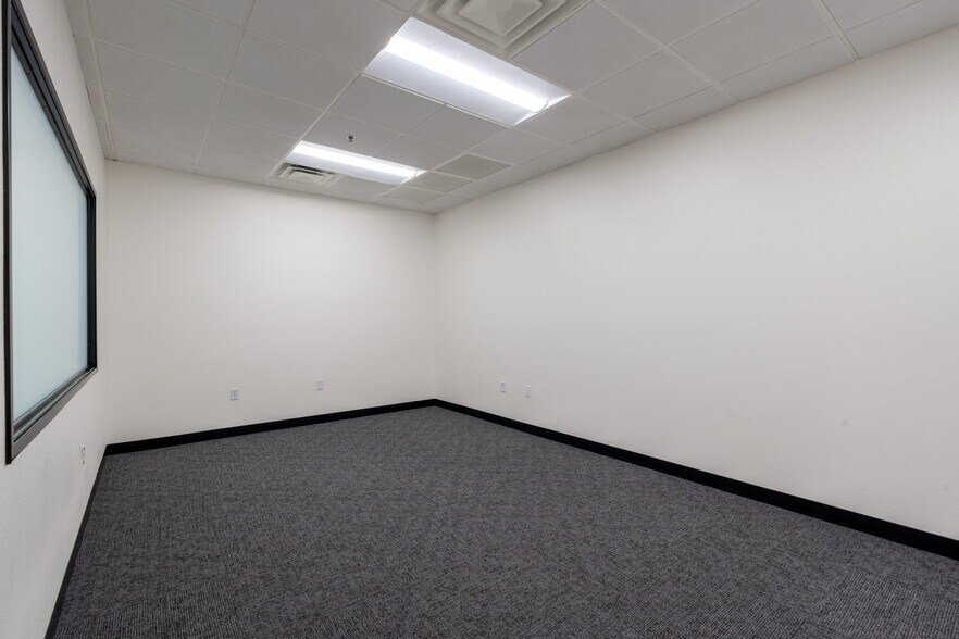 More Photos Of 1250 E Hadley St, Phoenix Distribution For Lease