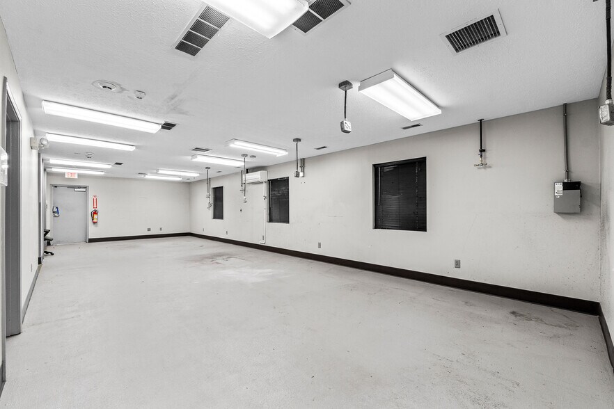 More Photos Of 7200 US-150, Greenville Office For Sale