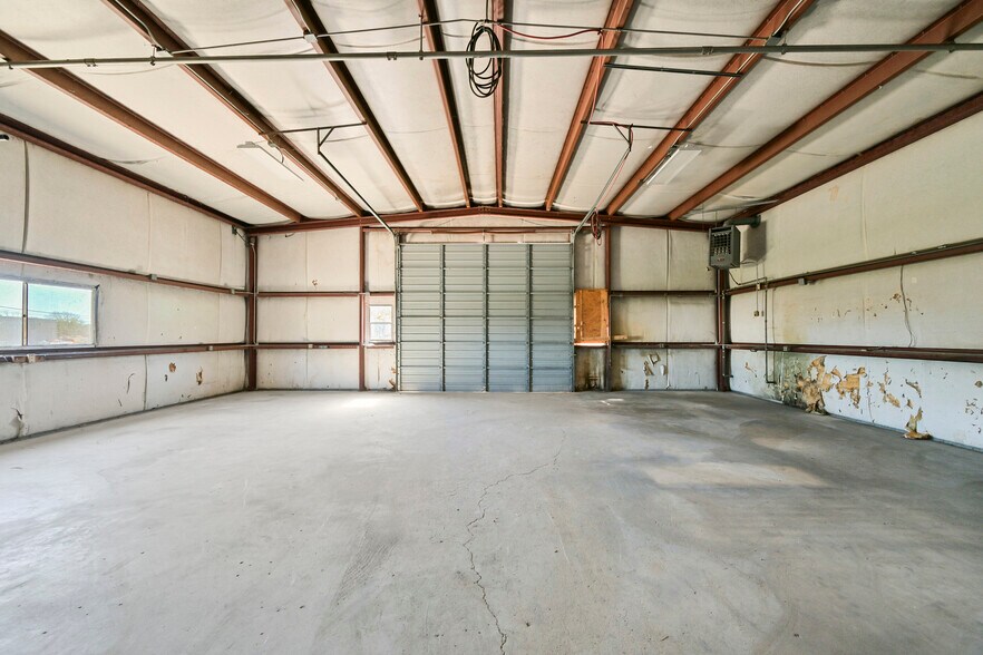 More Photos Of 314 E Walker St, League City Warehouse For Lease