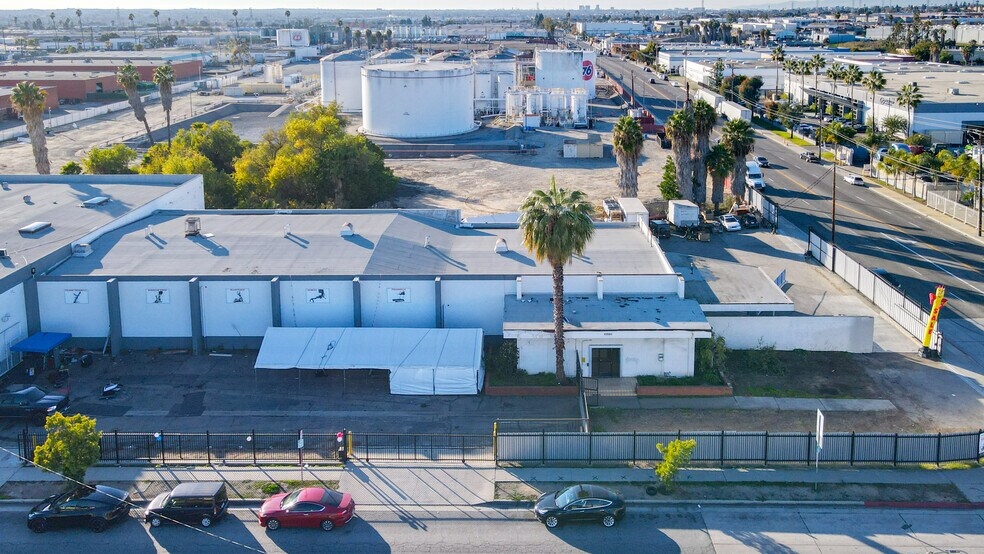 More Photos Of 13501 S Main St, Los Angeles Warehouse For Lease