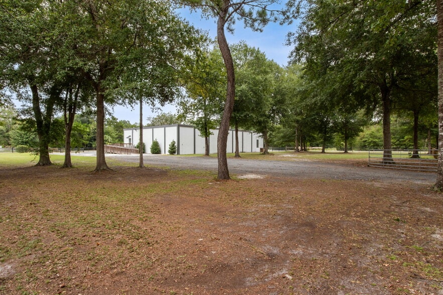 More Photos Of 30 Barber Rd, Macclenny Showroom For Sale