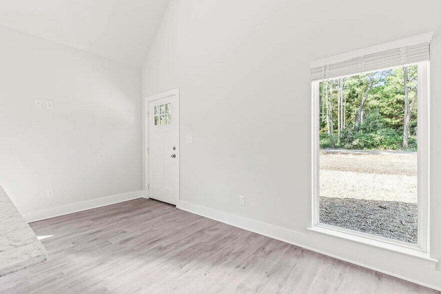 More Photos Of 20048 County Road 4118 Rd, Lindale Apartments For Sale