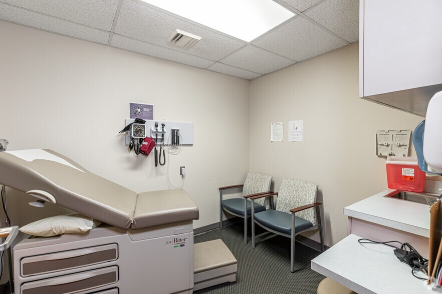 More Photos Of 70 Heminway Park Rd, Watertown Medical For Lease