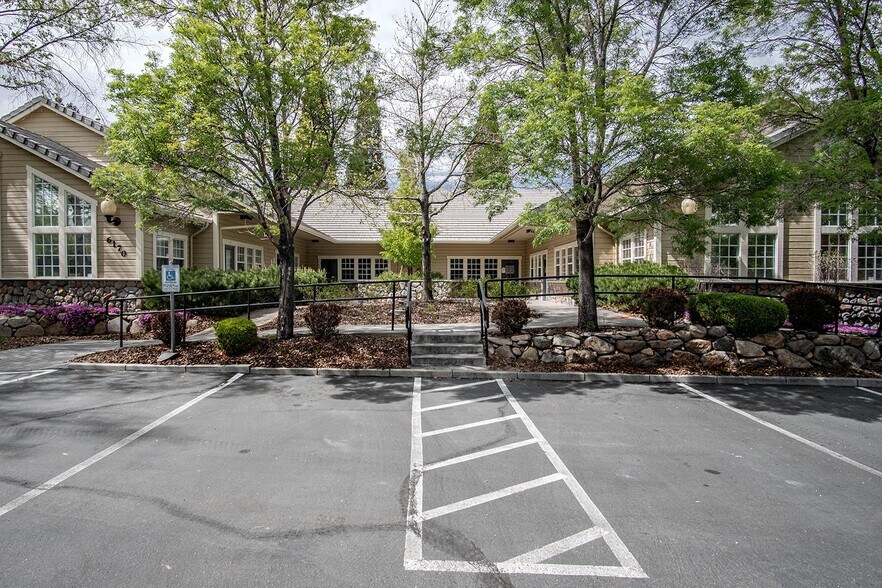 More Photos Of 6170 Ridgeview Ct, Reno Office For Lease