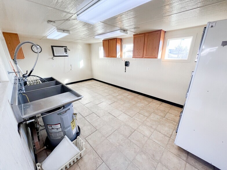 More Photos Of 3400 N Big Spring St, Midland Veterinarian Kennel For Sale