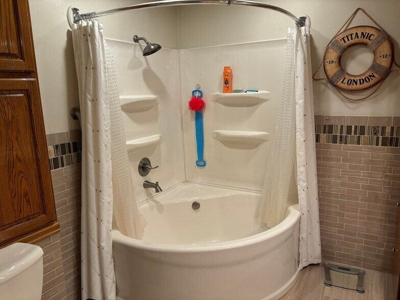 More Photos Of 2884 Fort St, Lincoln Park Office Residential For Sale