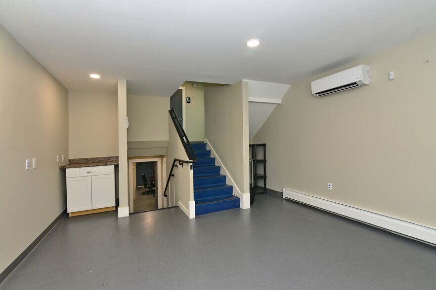 More Photos Of 186 Grove St, Franklin Office For Sale