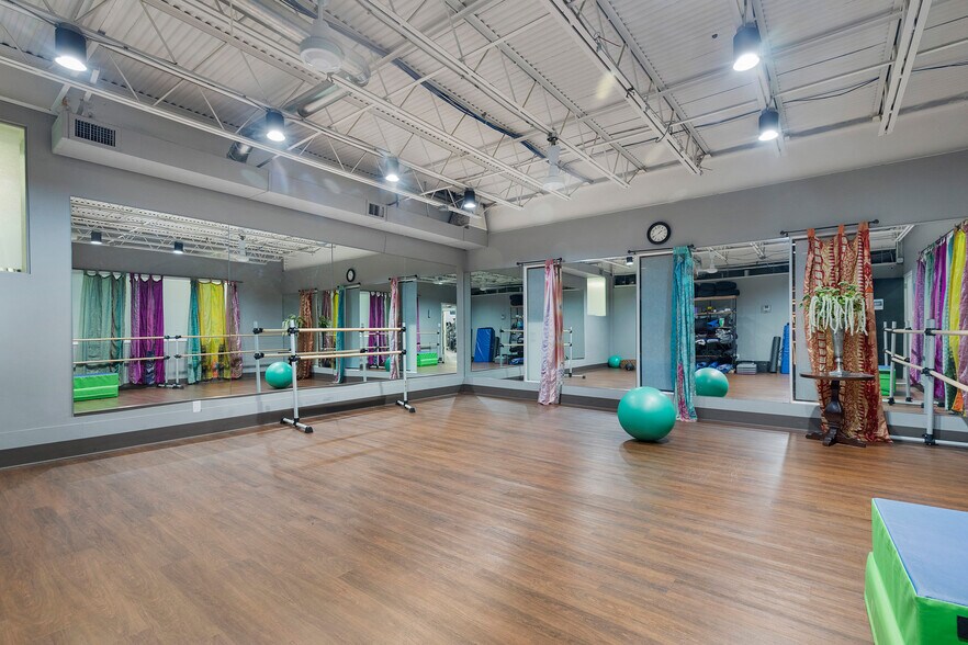 More Photos Of 920 Kehrs Mill Rd, Ballwin Health Club For Sale