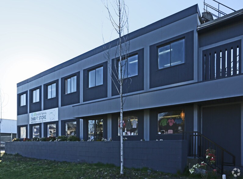 More Photos Of 7825 Edmonds St, Burnaby Flex For Lease