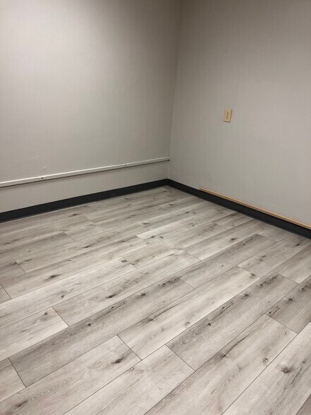 More Photos Of 1401 Applewood Dr, Dalton Medical For Lease