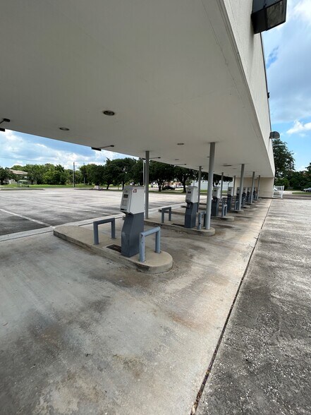 More Photos Of 723 Rollingbrook Dr, Baytown Office For Sale