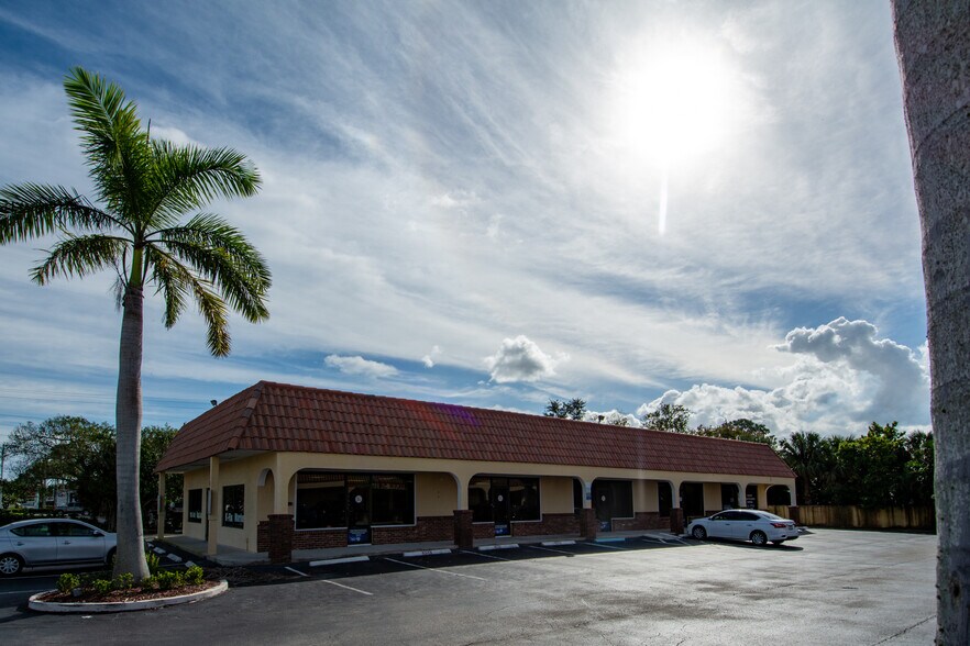 More Photos Of 108 SW Monterey Rd, Stuart Storefront Retail Office For Lease