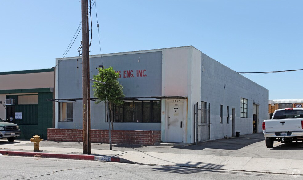 More Photos Of 13932-13936 Saticoy St, Panorama City Warehouse For Sale