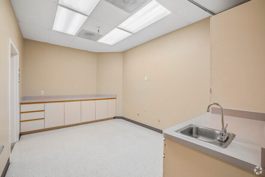More Photos Of 3111 Professional Dr, Auburn Medical For Sale