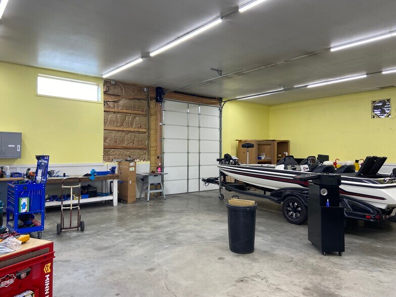 More Photos Of 17809 E Appleway Ave, Spokane Valley Showroom For Lease