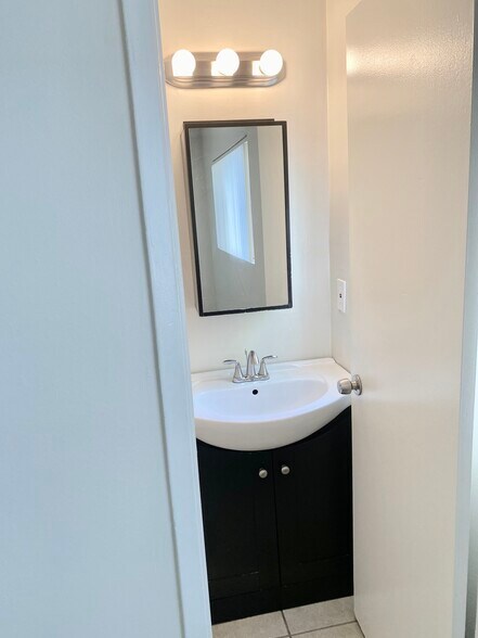 More Photos Of 1014 N Oxford Ave, Los Angeles Apartments For Sale