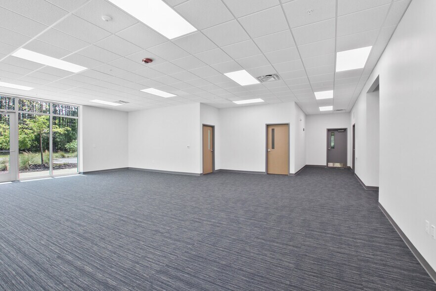 More Photos Of 157 Belgium Way, Summerville Unknown For Lease