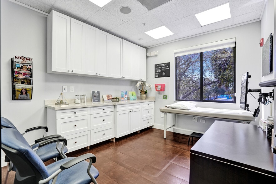 More Photos Of 7374 SW 93rd Ave, Miami Office For Sale