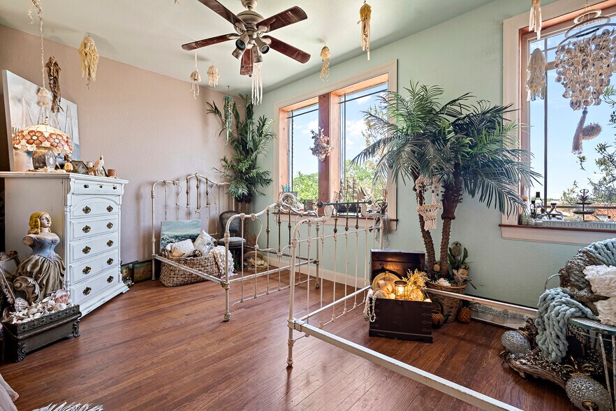 More Photos Of 103 S 6th St, Brownfield Restaurant For Sale