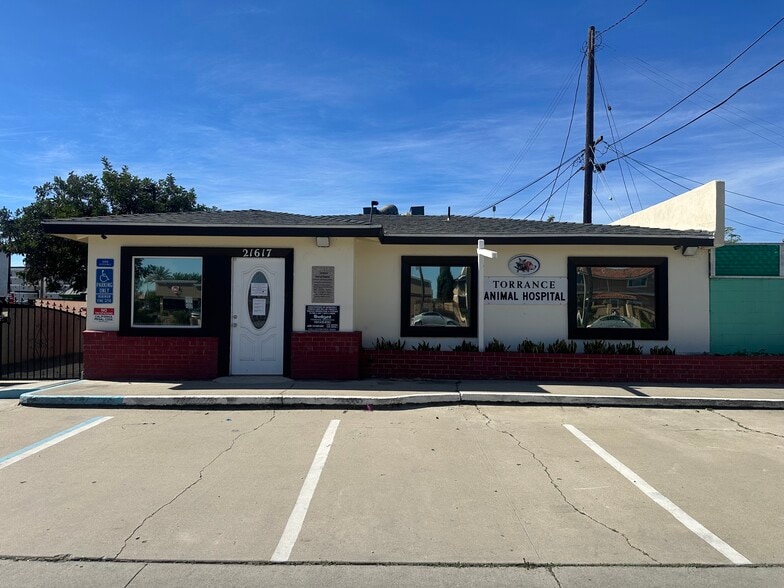 Primary Photo Of 21617 Figueroa St, Carson Medical For Sale
