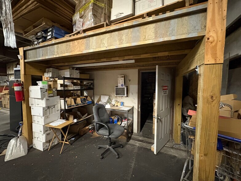 More Photos Of 3209 Industry Dr, Charleston Warehouse For Lease