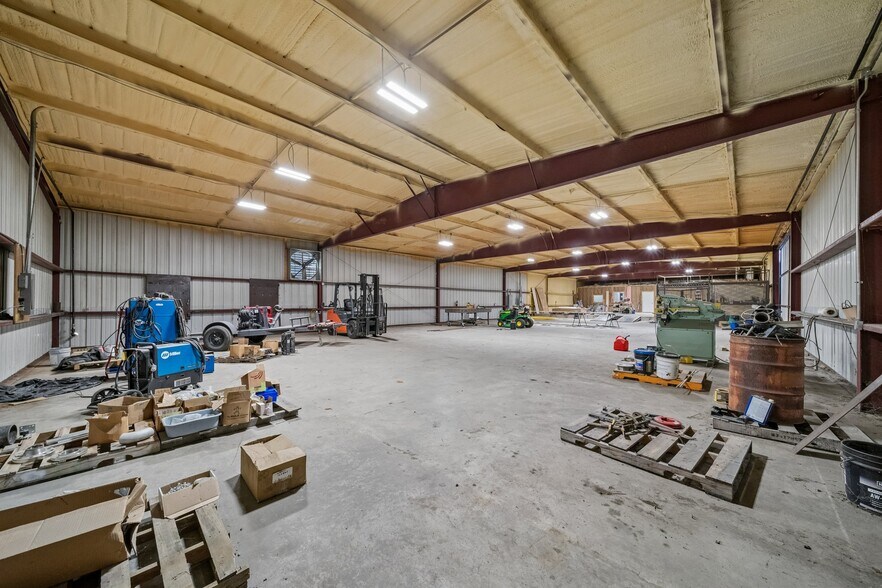 More Photos Of 1422 E Fairview Ave, Nowata Industrial For Sale