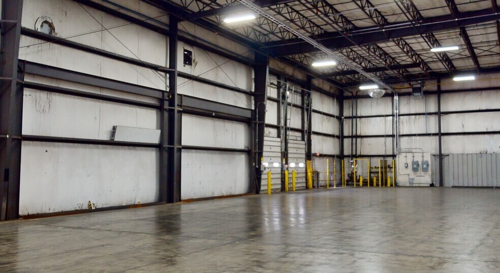 More Photos Of 31 Hunter Pl, Bellefontaine Warehouse For Lease