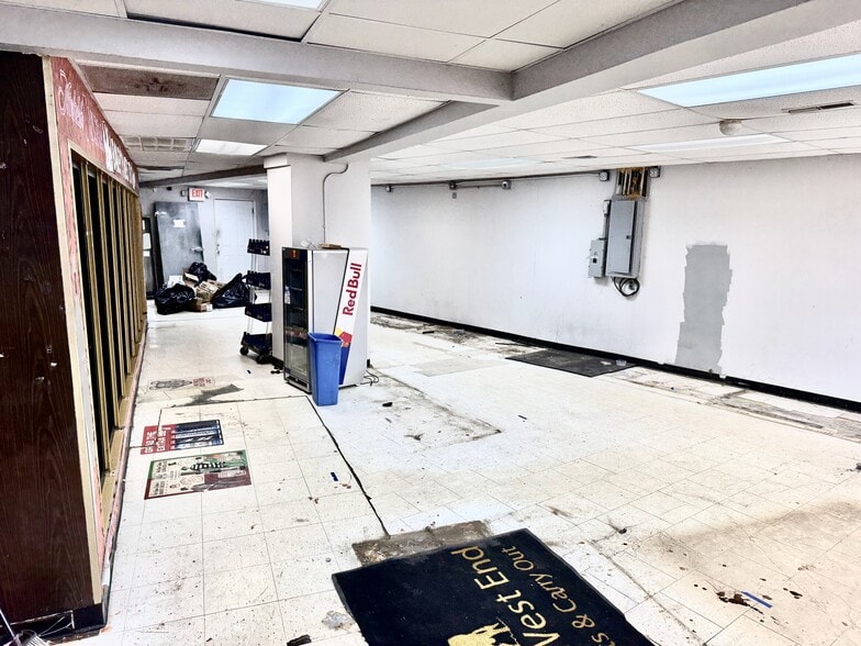 More Photos Of 209 17th St SW, Massillon General Retail For Sale