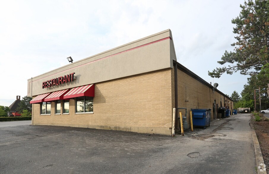 More Photos Of 823-853 E Algonquin Rd, Schaumburg Storefront For Lease